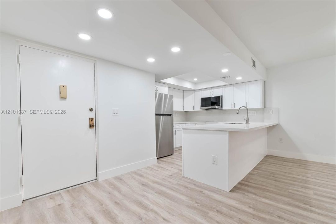 For Rent: $2,400 (2 beds, 2 baths, 1040 Square Feet)