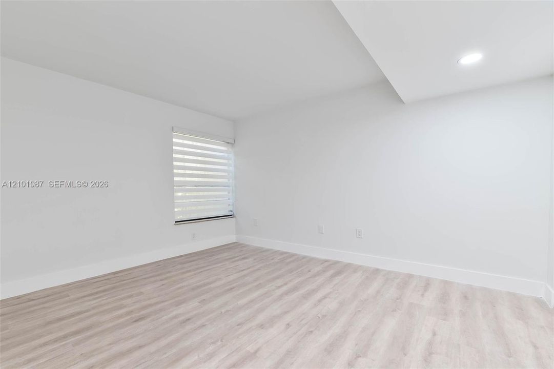 For Rent: $2,400 (2 beds, 2 baths, 1040 Square Feet)