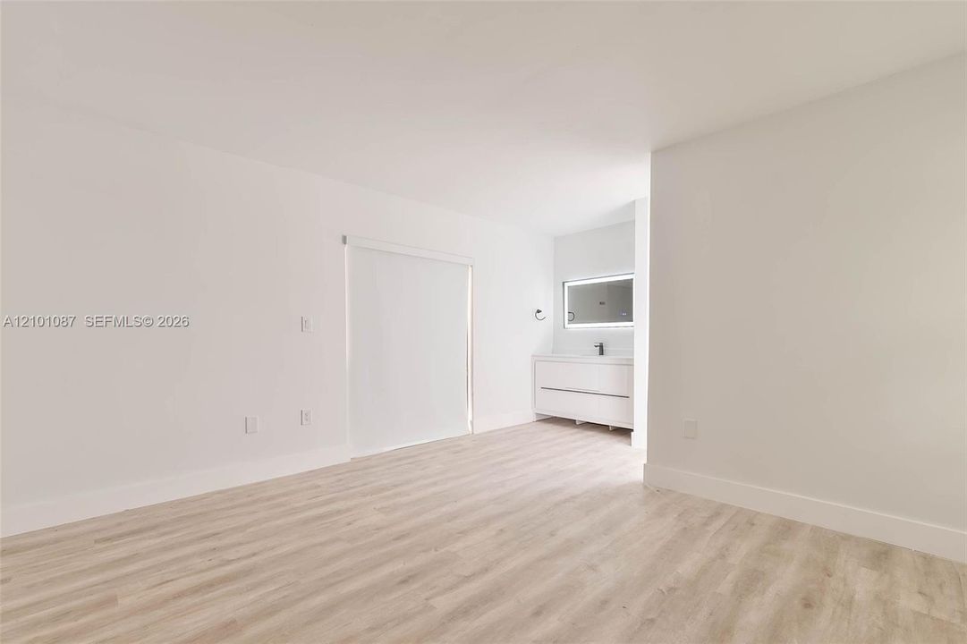 For Rent: $2,400 (2 beds, 2 baths, 1040 Square Feet)