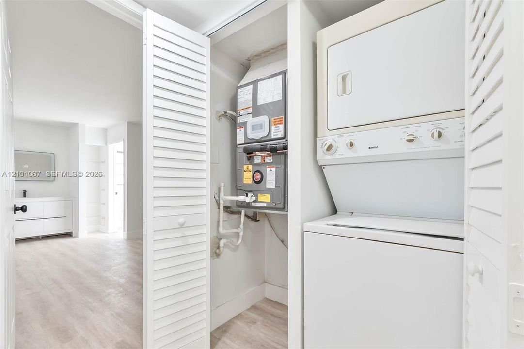 For Rent: $2,400 (2 beds, 2 baths, 1040 Square Feet)