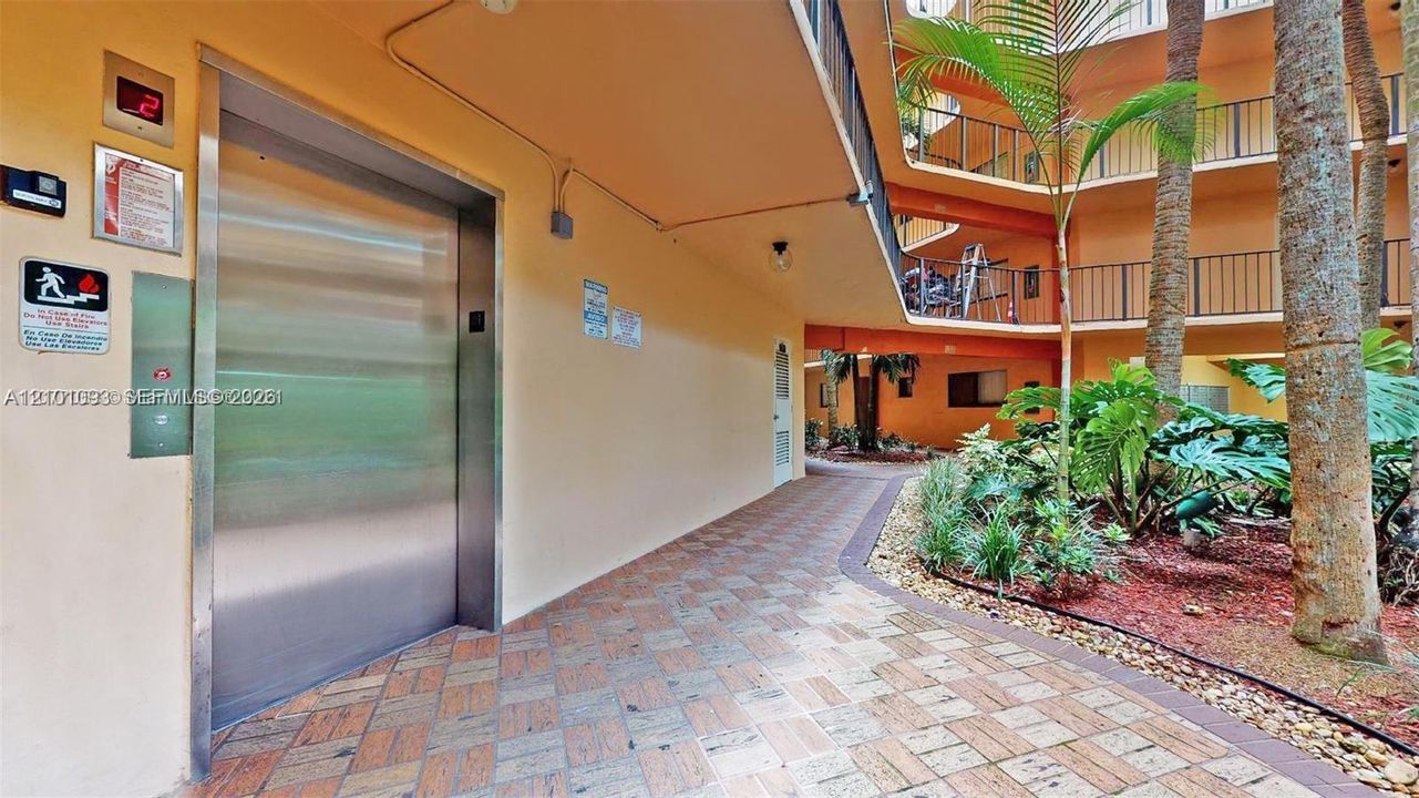 For Rent: $2,450 (3 beds, 2 baths, 1040 Square Feet)