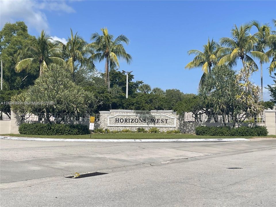 For Rent: $2,450 (3 beds, 2 baths, 1040 Square Feet)