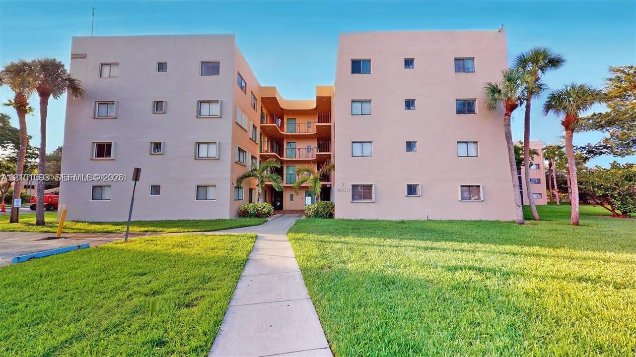 For Rent: $2,450 (3 beds, 2 baths, 1040 Square Feet)