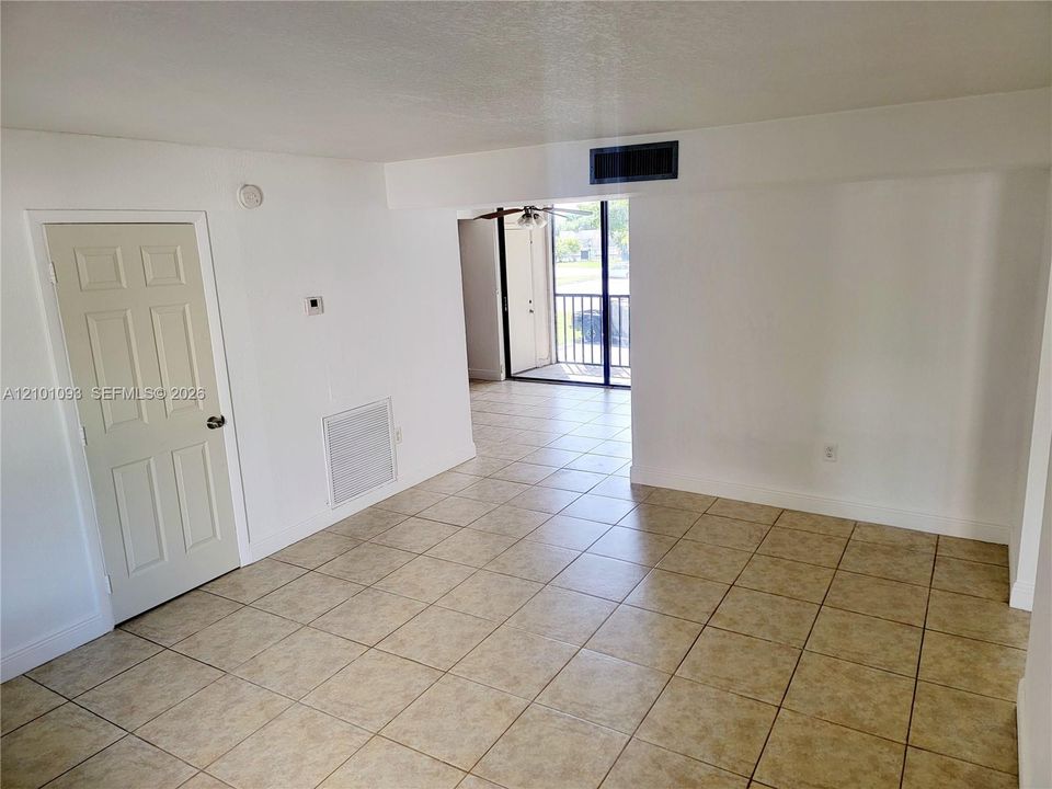 For Rent: $2,450 (3 beds, 2 baths, 1040 Square Feet)
