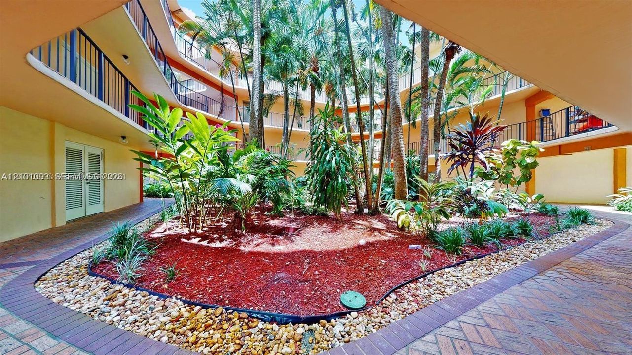 For Rent: $2,450 (3 beds, 2 baths, 1040 Square Feet)