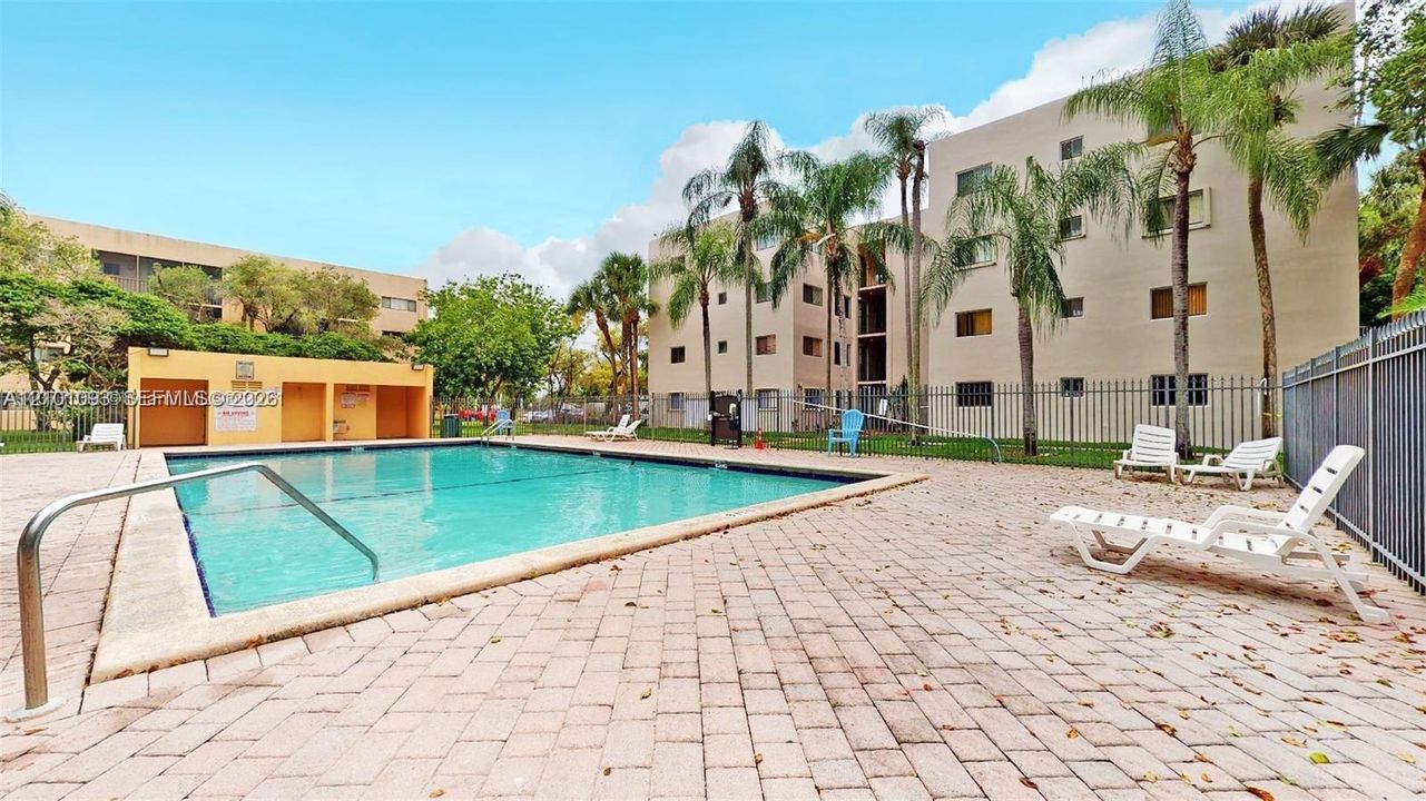 For Rent: $2,450 (3 beds, 2 baths, 1040 Square Feet)