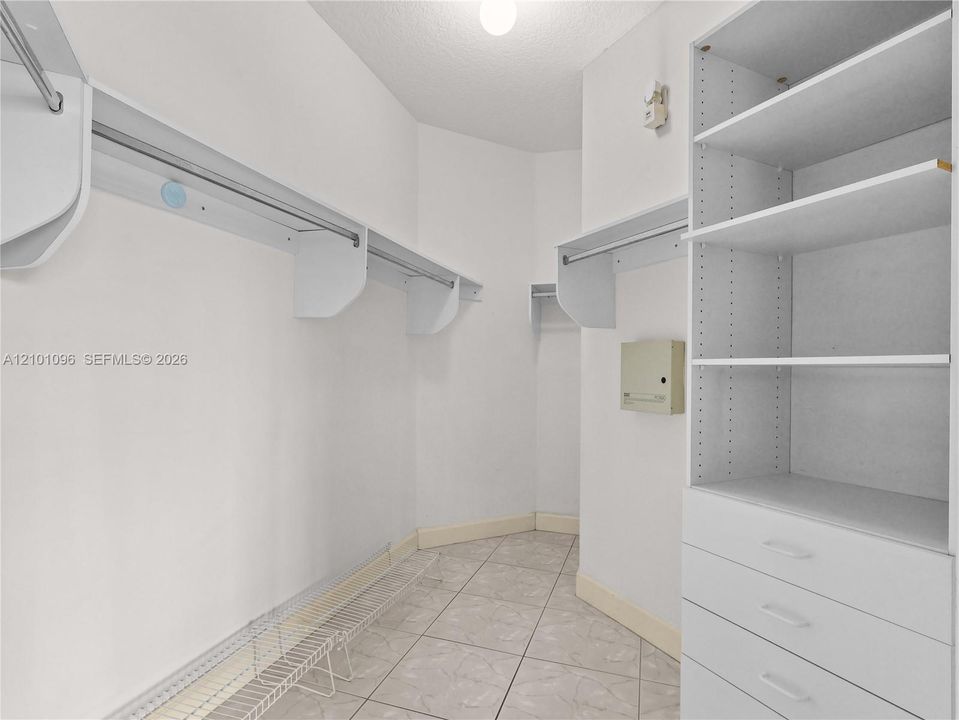 В аренду: $4,775 (4 спален, 3 ванн, 2452 Квадратных фут)