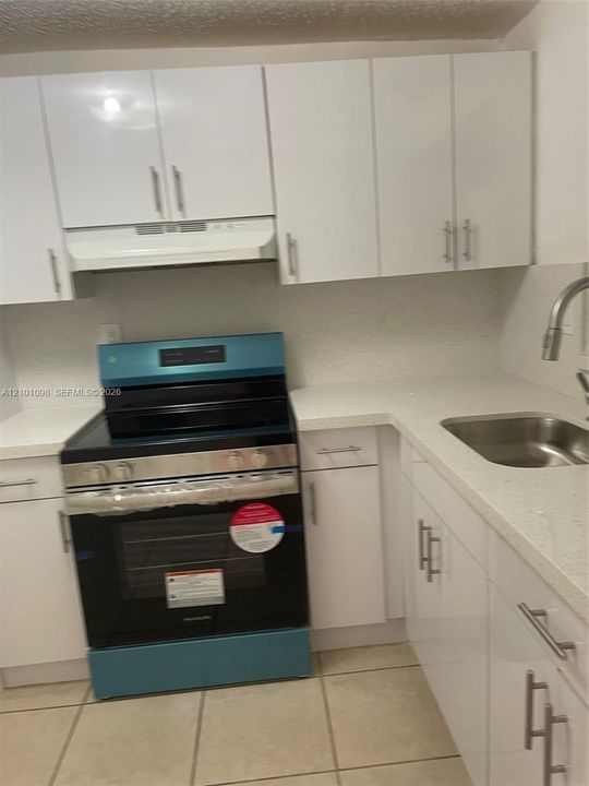 В аренду: $1,850 (2 спален, 2 ванн, 800 Квадратных фут)