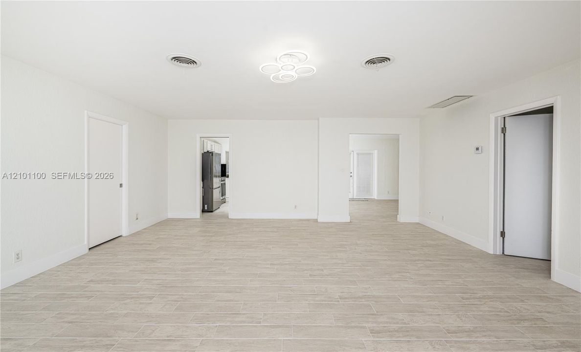 Living Room/w Split Bedrooms Floor Plan