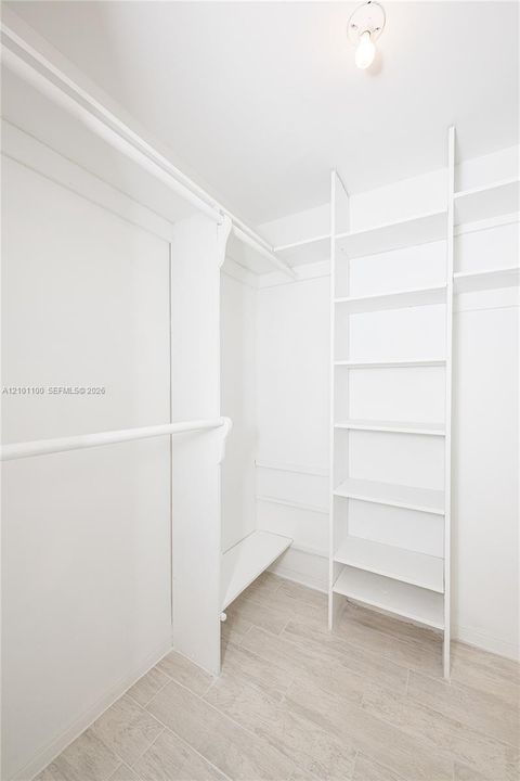 Master Walking Closet