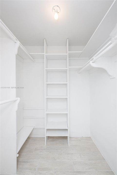 Master Walking Closet