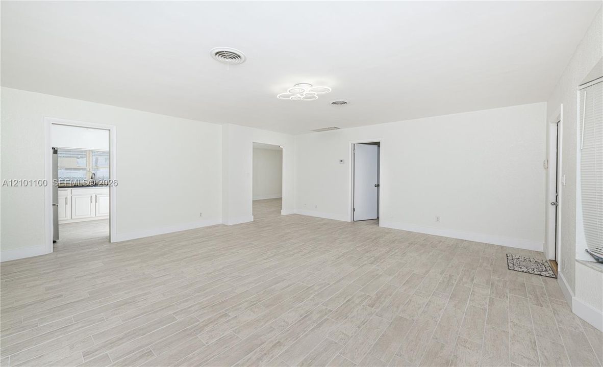 En Renta: $4,800 (4 camas, 2 baños, 2117 Pies cuadrados)