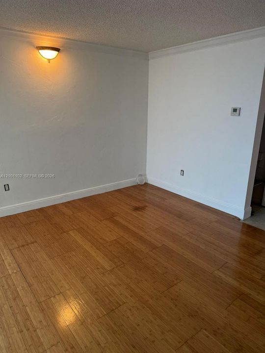 For Rent: $2,200 (2 beds, 2 baths, 898 Square Feet)