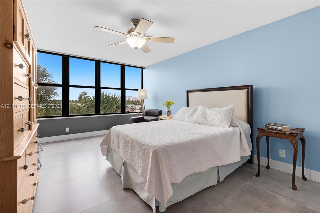 For Sale: $329,000 (2 beds, 2 baths, 1280 Square Feet)