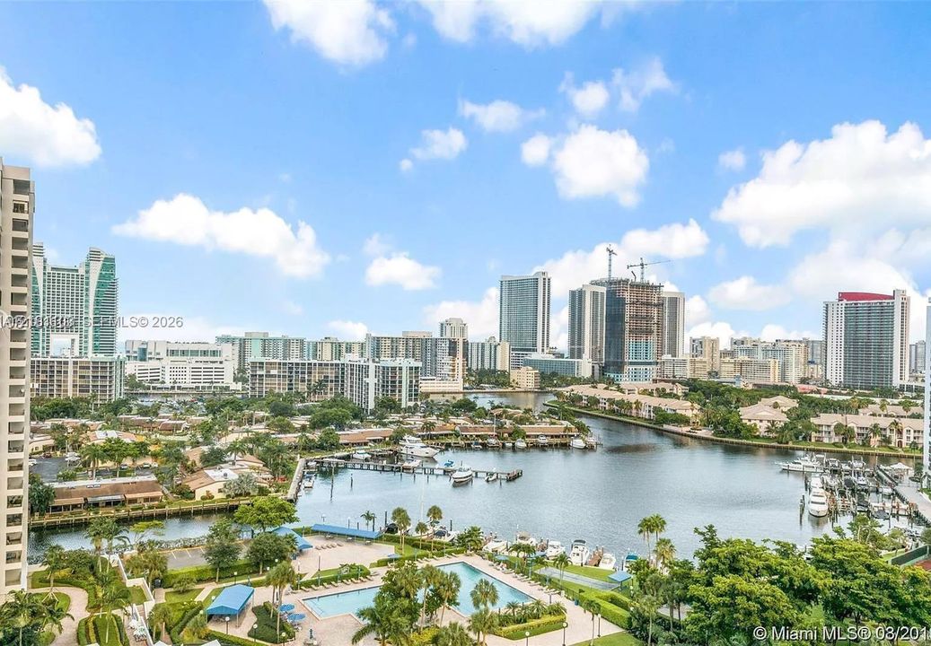 For Sale: $329,000 (2 beds, 2 baths, 1280 Square Feet)