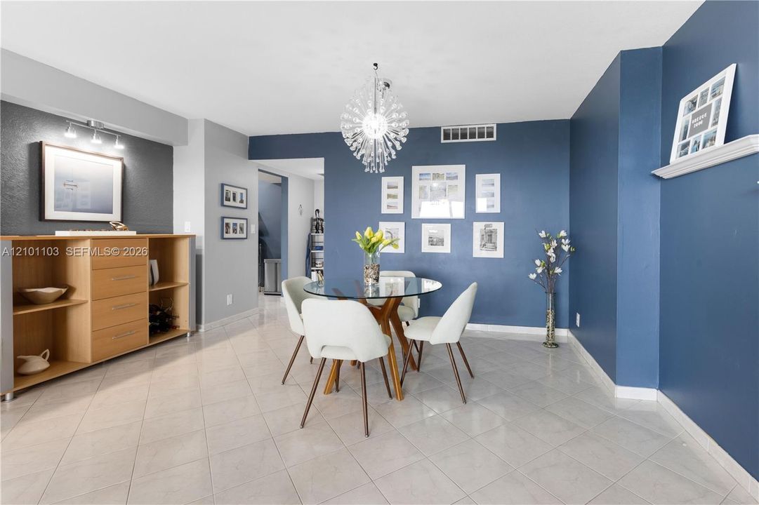 For Sale: $329,000 (2 beds, 2 baths, 1280 Square Feet)