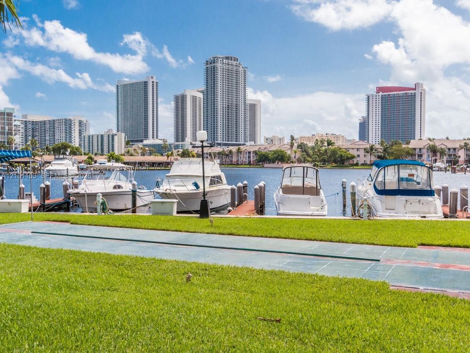 For Sale: $329,000 (2 beds, 2 baths, 1280 Square Feet)