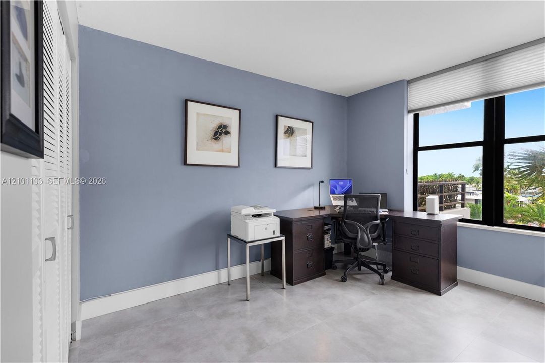 For Sale: $329,000 (2 beds, 2 baths, 1280 Square Feet)