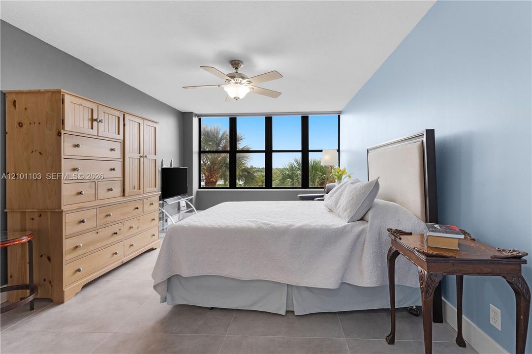 For Sale: $329,000 (2 beds, 2 baths, 1280 Square Feet)