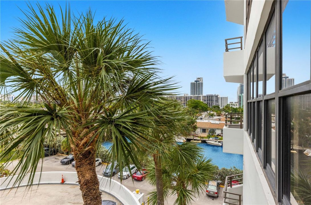 For Sale: $329,000 (2 beds, 2 baths, 1280 Square Feet)