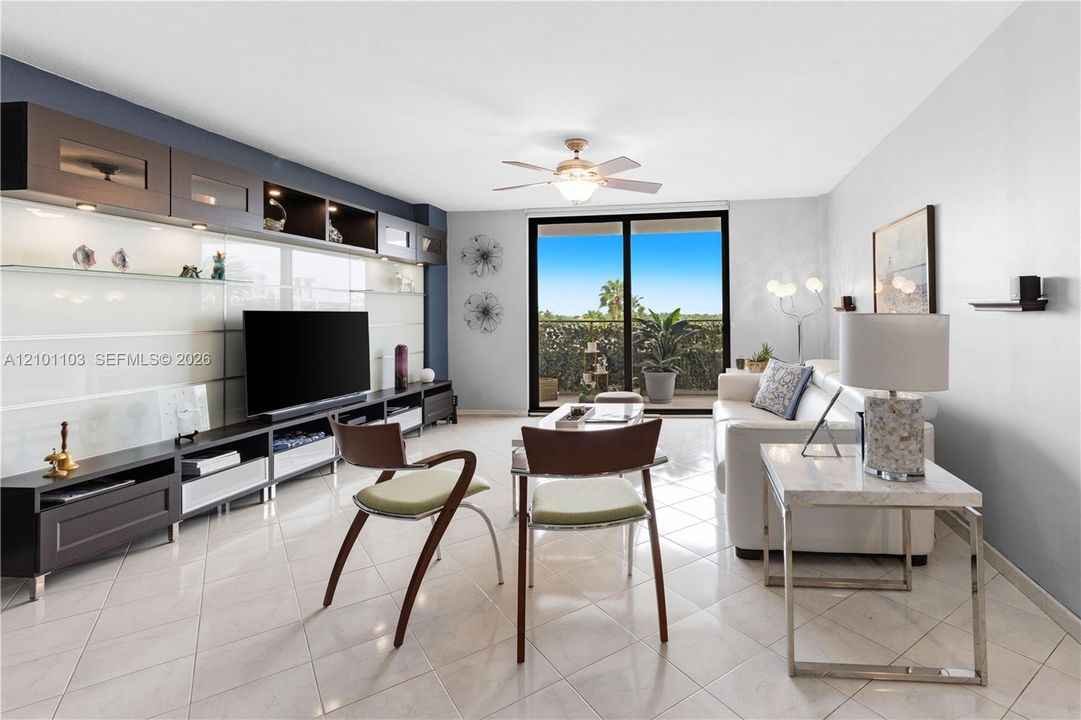 For Sale: $329,000 (2 beds, 2 baths, 1280 Square Feet)