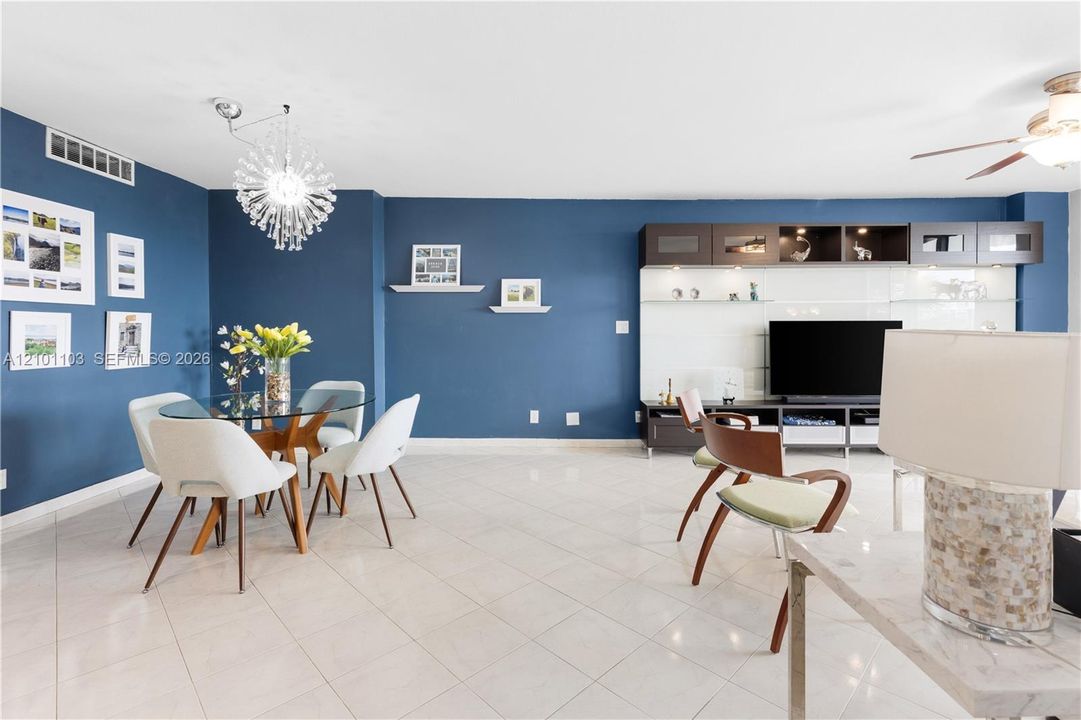 For Sale: $329,000 (2 beds, 2 baths, 1280 Square Feet)