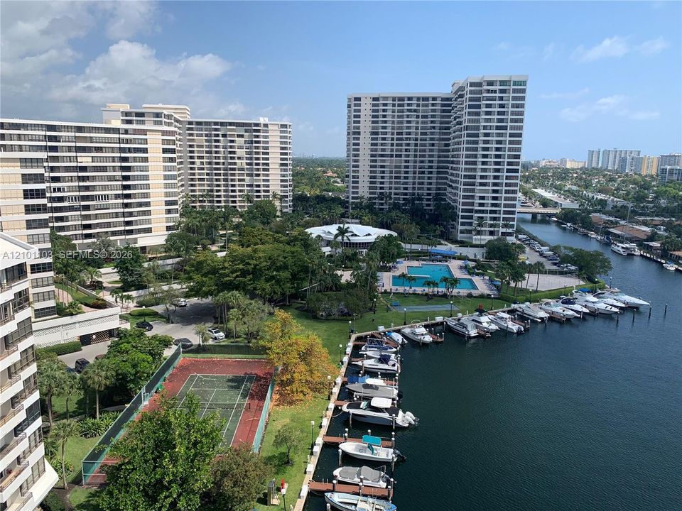 For Sale: $329,000 (2 beds, 2 baths, 1280 Square Feet)