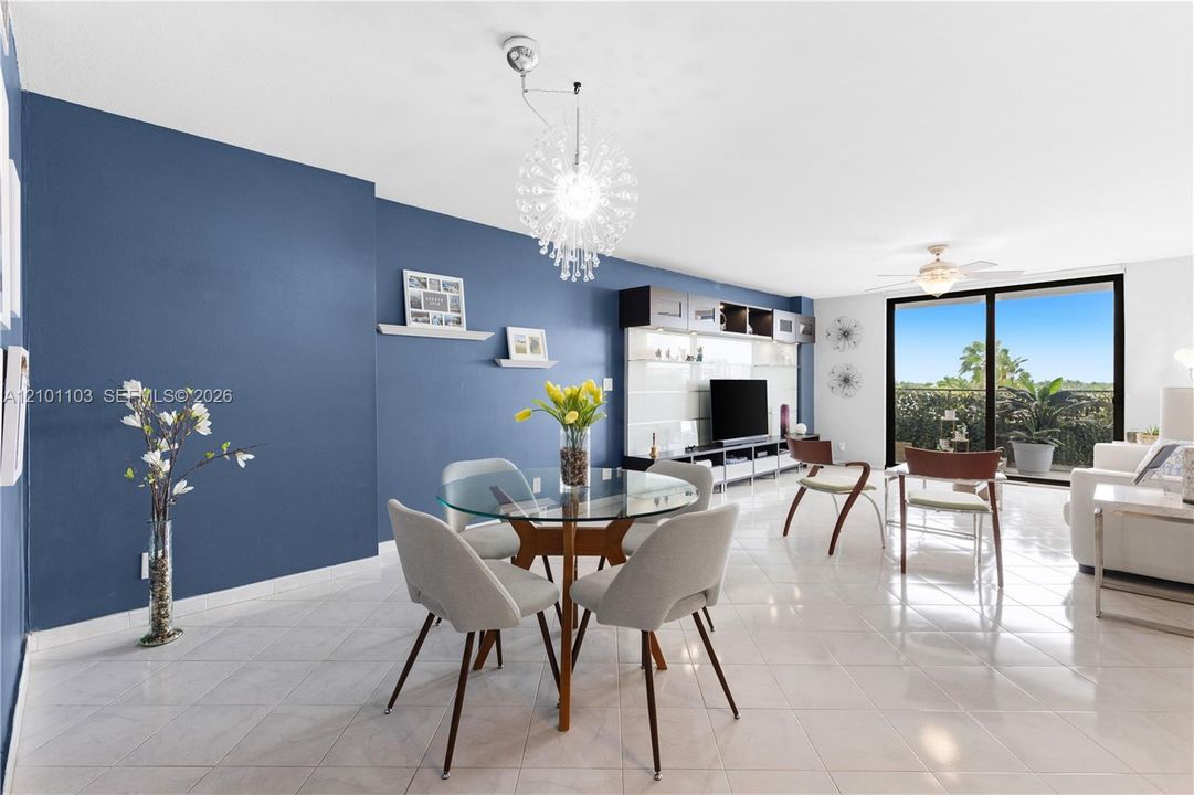 For Sale: $329,000 (2 beds, 2 baths, 1280 Square Feet)
