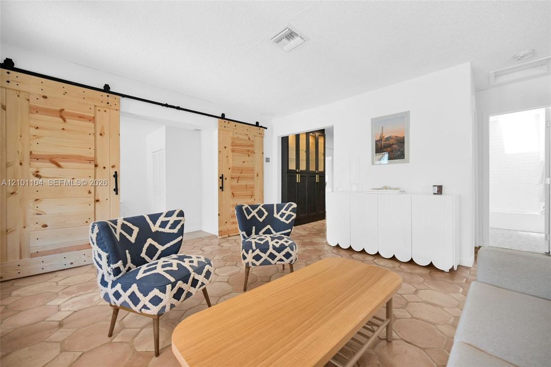 В аренду: $4,400 (3 спален, 2 ванн, 1016 Квадратных фут)