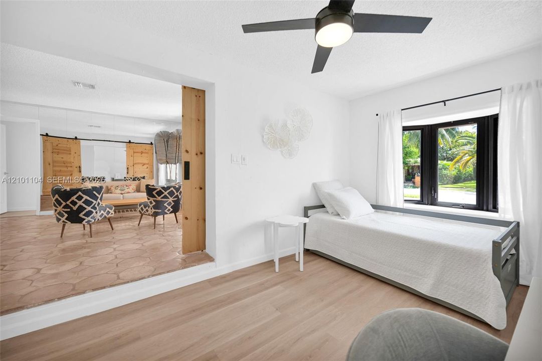 В аренду: $4,400 (3 спален, 2 ванн, 1016 Квадратных фут)