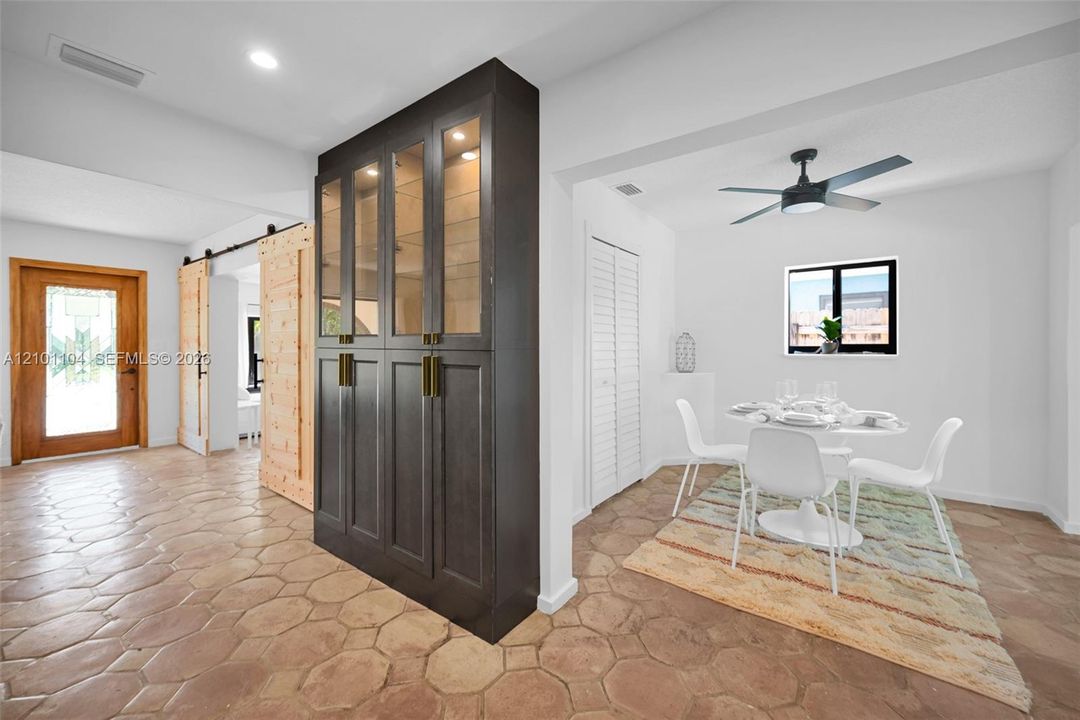 В аренду: $4,400 (3 спален, 2 ванн, 1016 Квадратных фут)