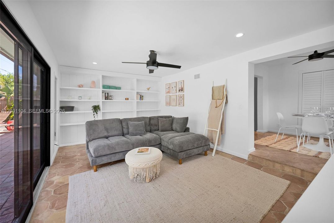 В аренду: $4,400 (3 спален, 2 ванн, 1016 Квадратных фут)
