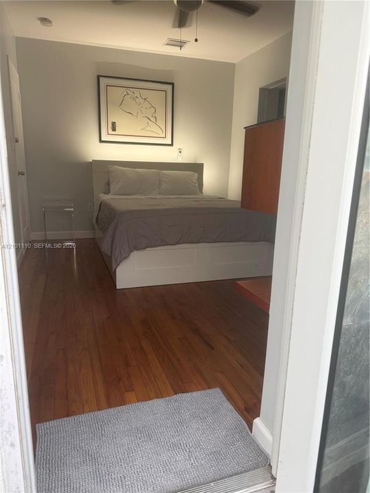 В аренду: $1,350 (0 спален, 1 ванн, 350 Квадратных фут)