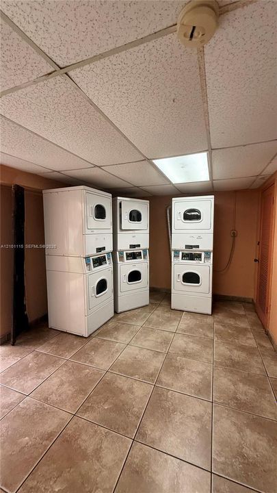 В аренду: $1,900 (2 спален, 1 ванн, 998 Квадратных фут)