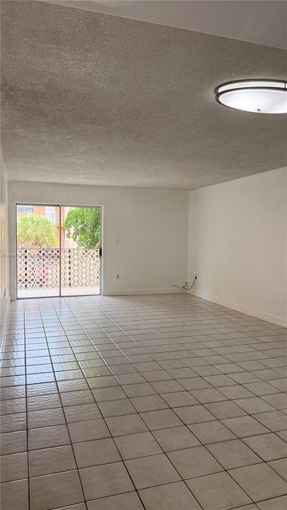 В аренду: $1,900 (2 спален, 1 ванн, 998 Квадратных фут)