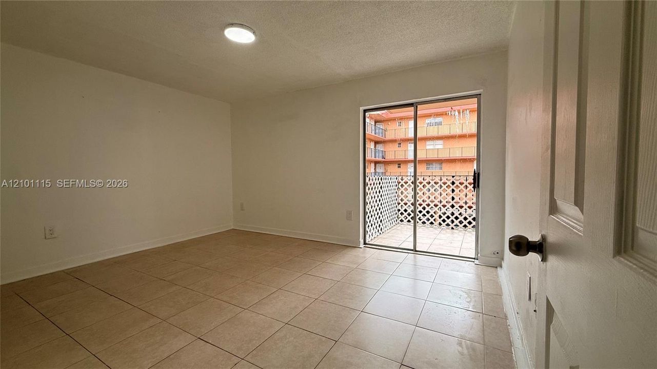 В аренду: $1,900 (2 спален, 1 ванн, 998 Квадратных фут)