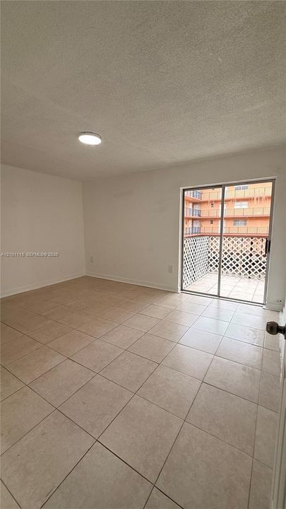В аренду: $1,900 (2 спален, 1 ванн, 998 Квадратных фут)