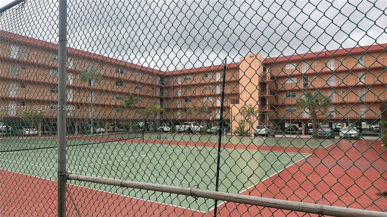 В аренду: $1,900 (2 спален, 1 ванн, 998 Квадратных фут)
