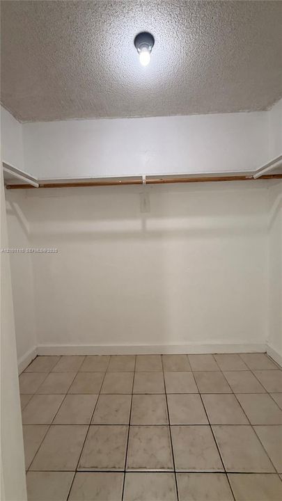 В аренду: $1,900 (2 спален, 1 ванн, 998 Квадратных фут)