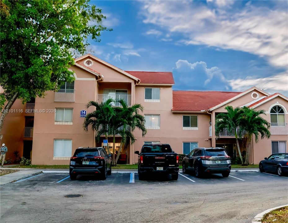 En Venta: $299,000 (2 camas, 2 baños, 1075 Pies cuadrados)