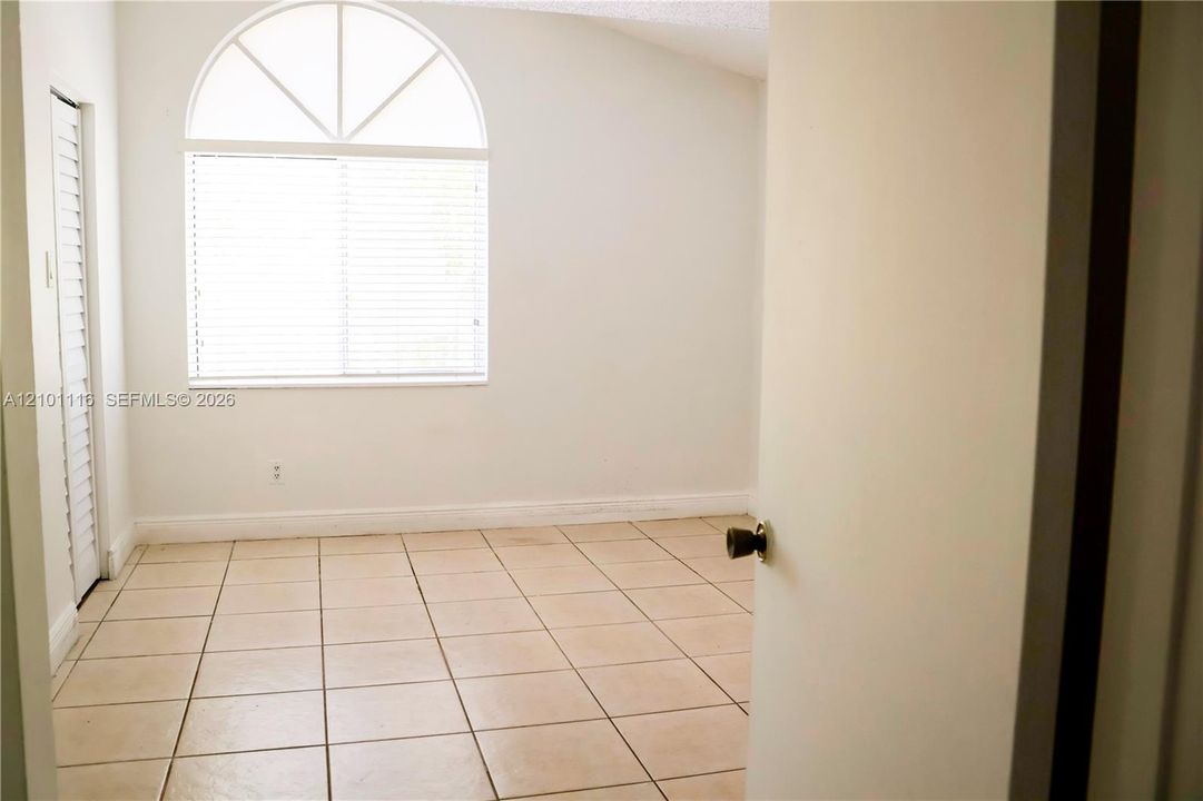 En Venta: $299,000 (2 camas, 2 baños, 1075 Pies cuadrados)