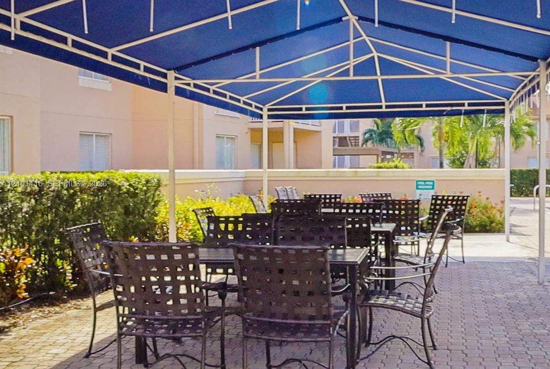 En Venta: $299,000 (2 camas, 2 baños, 1075 Pies cuadrados)