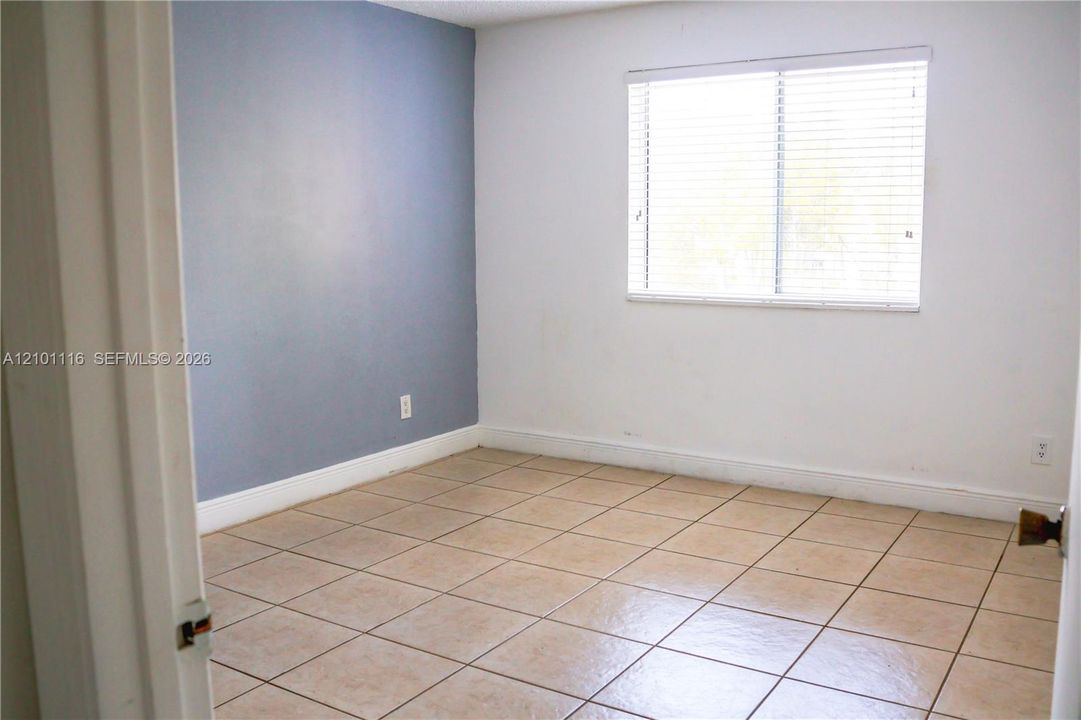En Venta: $299,000 (2 camas, 2 baños, 1075 Pies cuadrados)