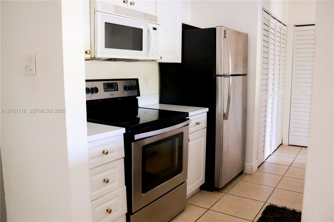 En Venta: $299,000 (2 camas, 2 baños, 1075 Pies cuadrados)