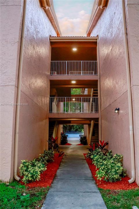 En Venta: $299,000 (2 camas, 2 baños, 1075 Pies cuadrados)