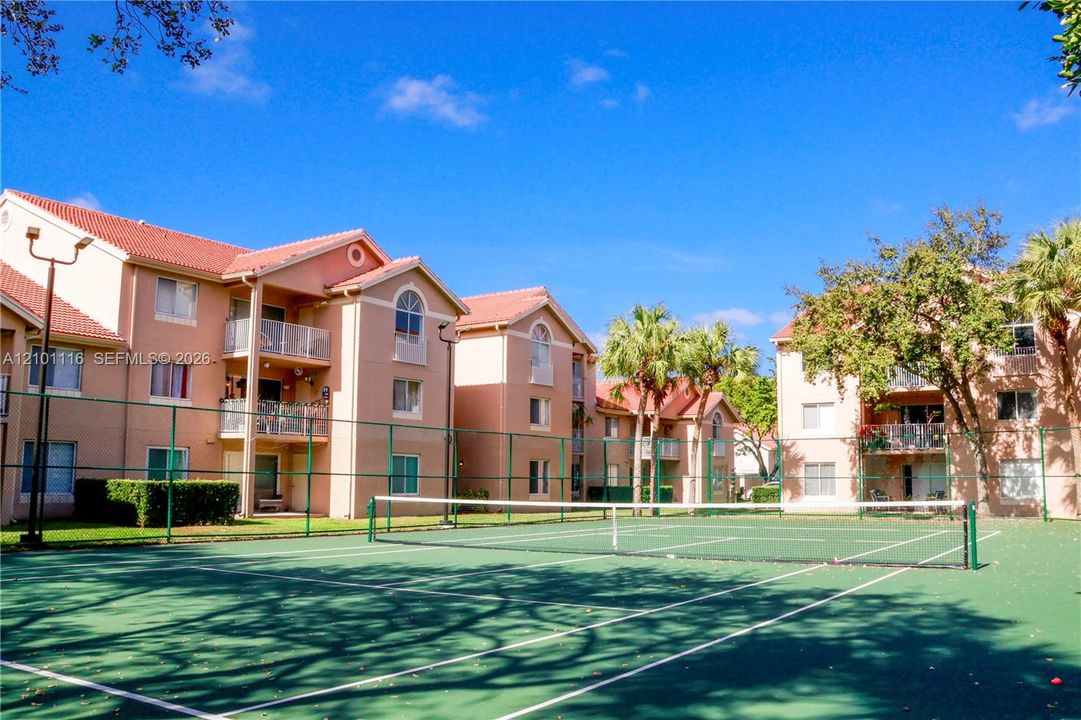 En Venta: $299,000 (2 camas, 2 baños, 1075 Pies cuadrados)