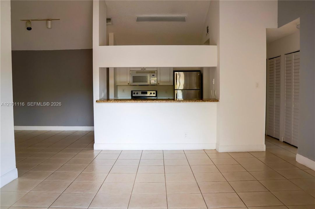 En Venta: $299,000 (2 camas, 2 baños, 1075 Pies cuadrados)