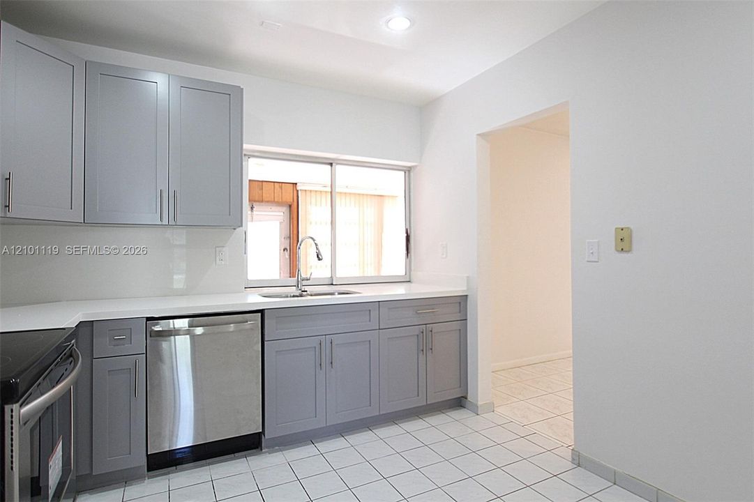 В аренду: $2,200 (2 спален, 2 ванн, 1110 Квадратных фут)