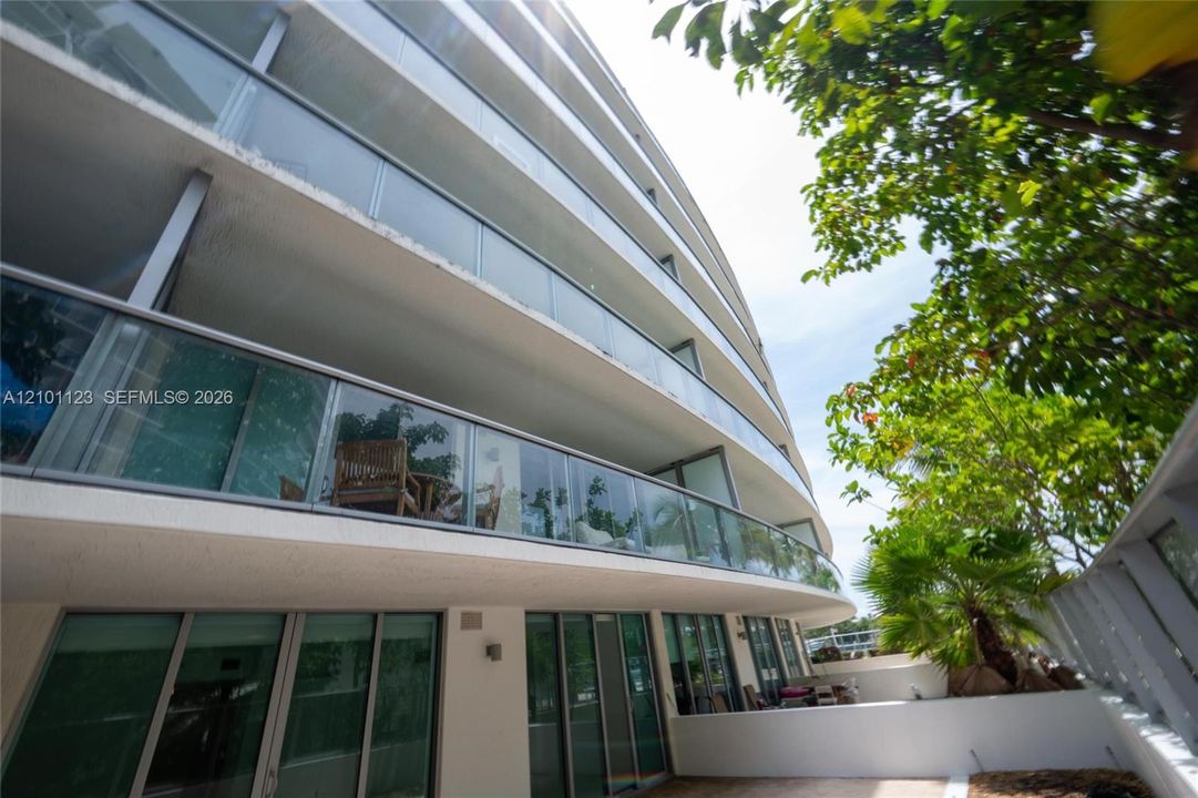 В аренду: $4,100 (2 спален, 2 ванн, 958 Квадратных фут)