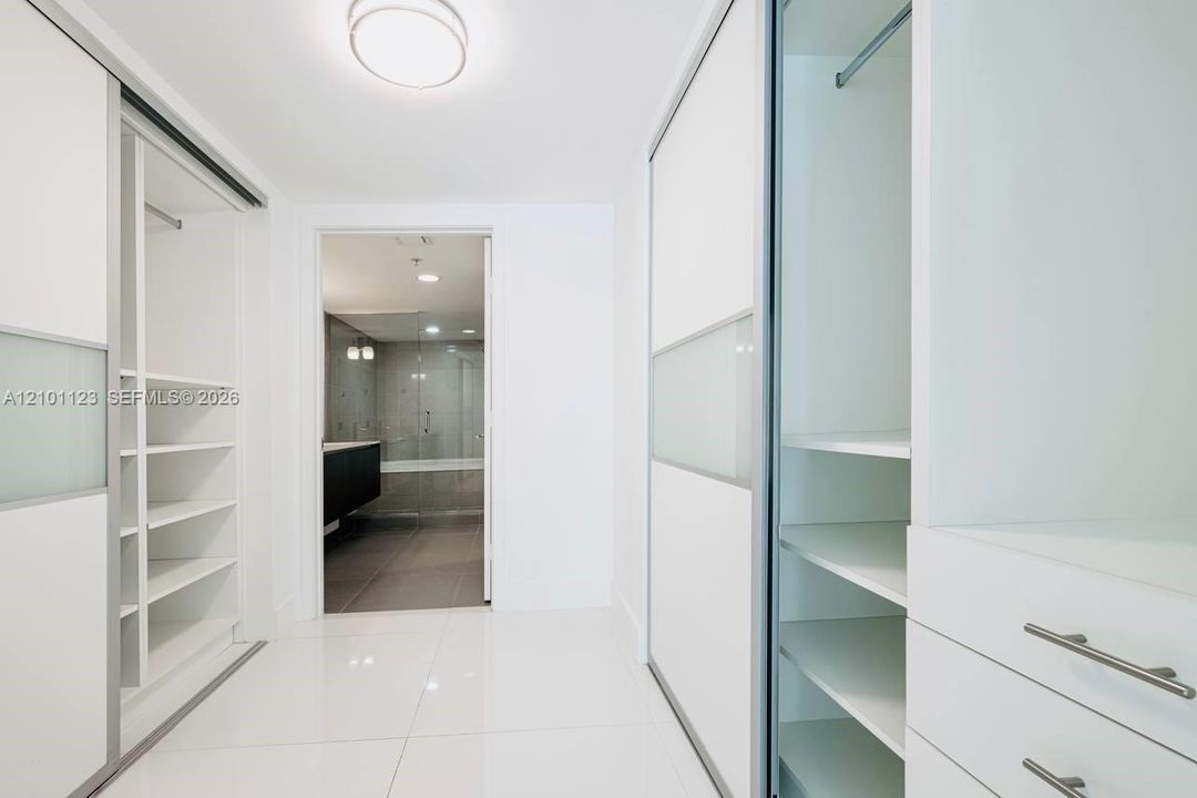 В аренду: $4,100 (2 спален, 2 ванн, 958 Квадратных фут)